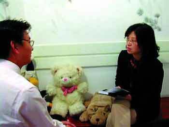 中國首批職業心理咨詢師在上海持證上崗 心理健康服務新篇章